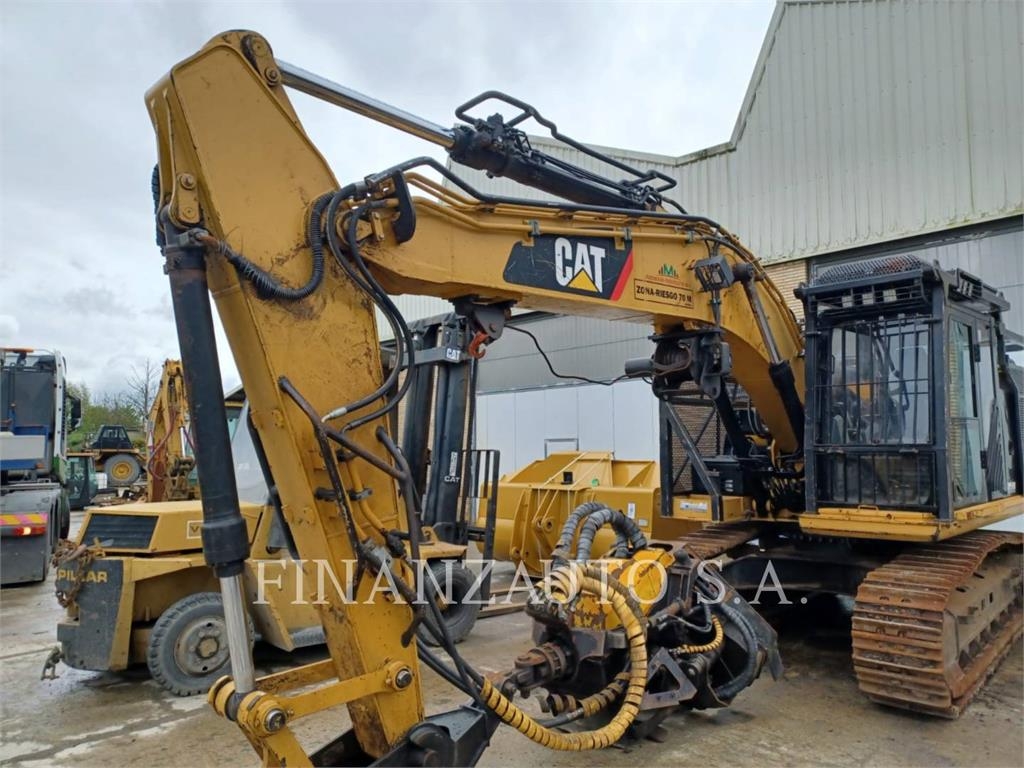 CAT 323E