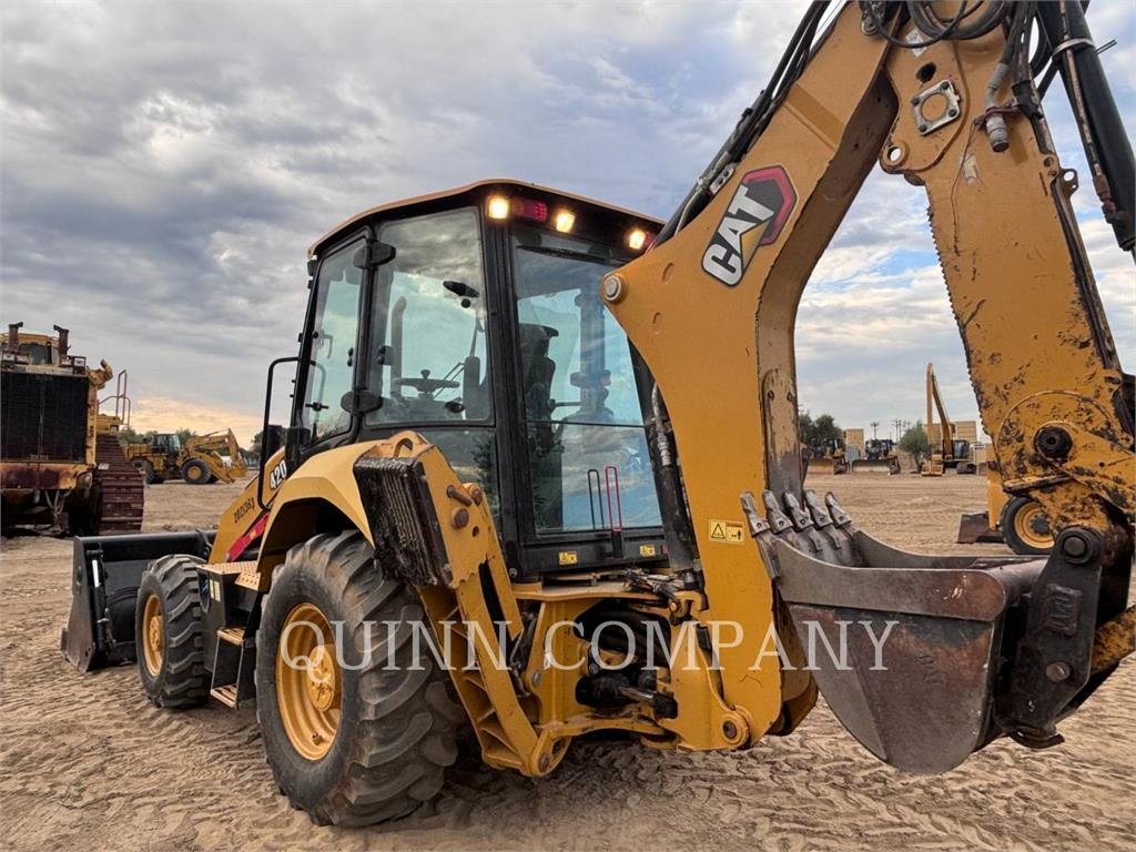 Tractopelle Caterpillar 420 — occasion 2021, 2 950 h