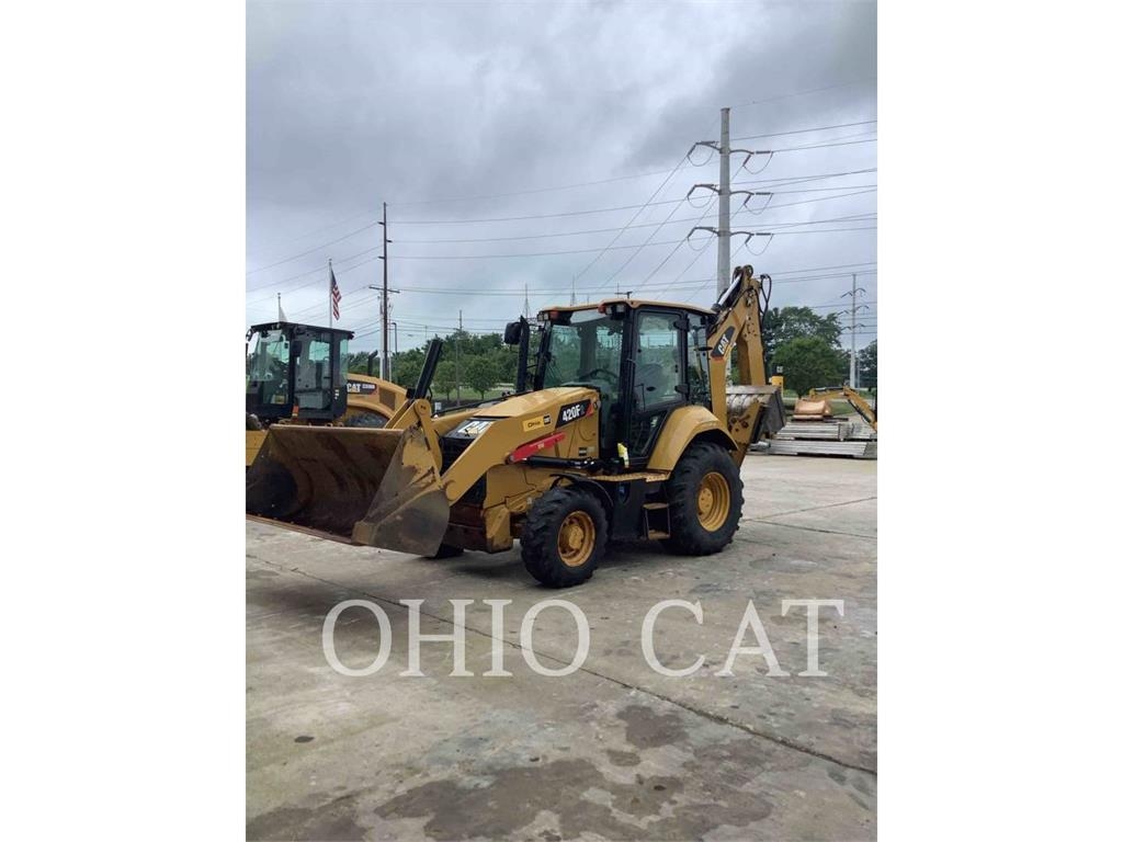 Tractopelle Caterpillar 420F2ST — occasion 2015, 5 170 h