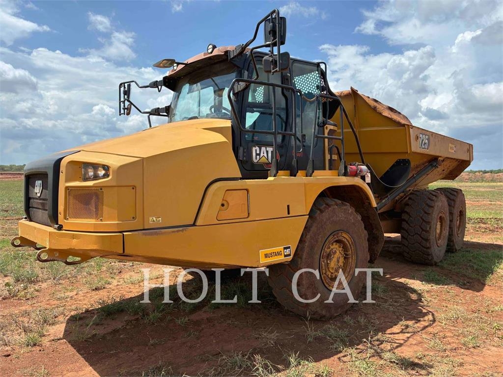 Tombereau articulé Caterpillar 725 — occasion 2021, 7 378 h