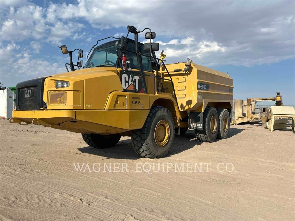 Camion citerne Caterpillar 725C — occasion 2016, 6 450 h