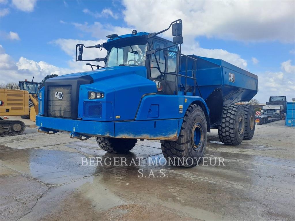 CAT 745