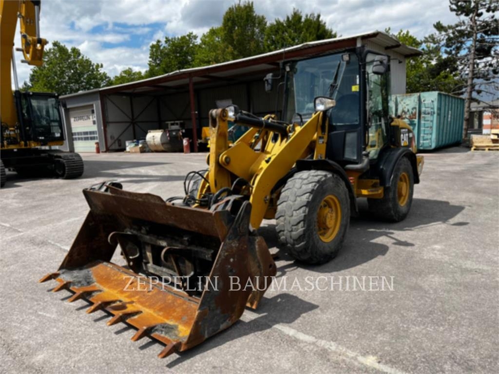 Chargeuse sur pneus Caterpillar 906H — occasion 2010, 6 217 h