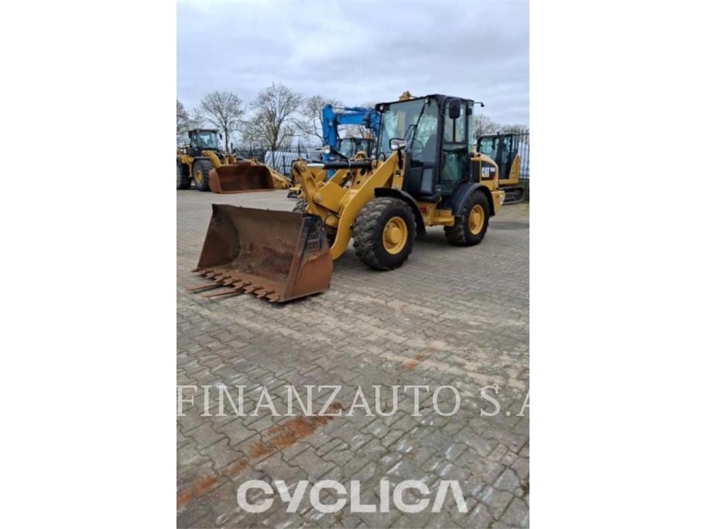 CAT 906M