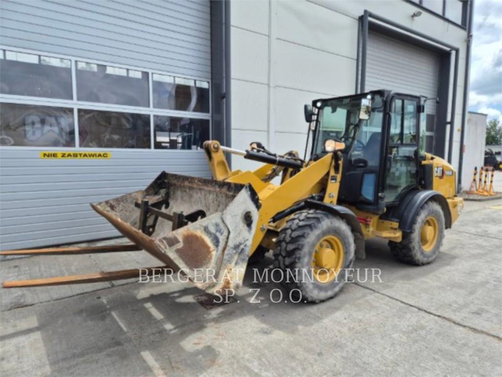 CAT 906M