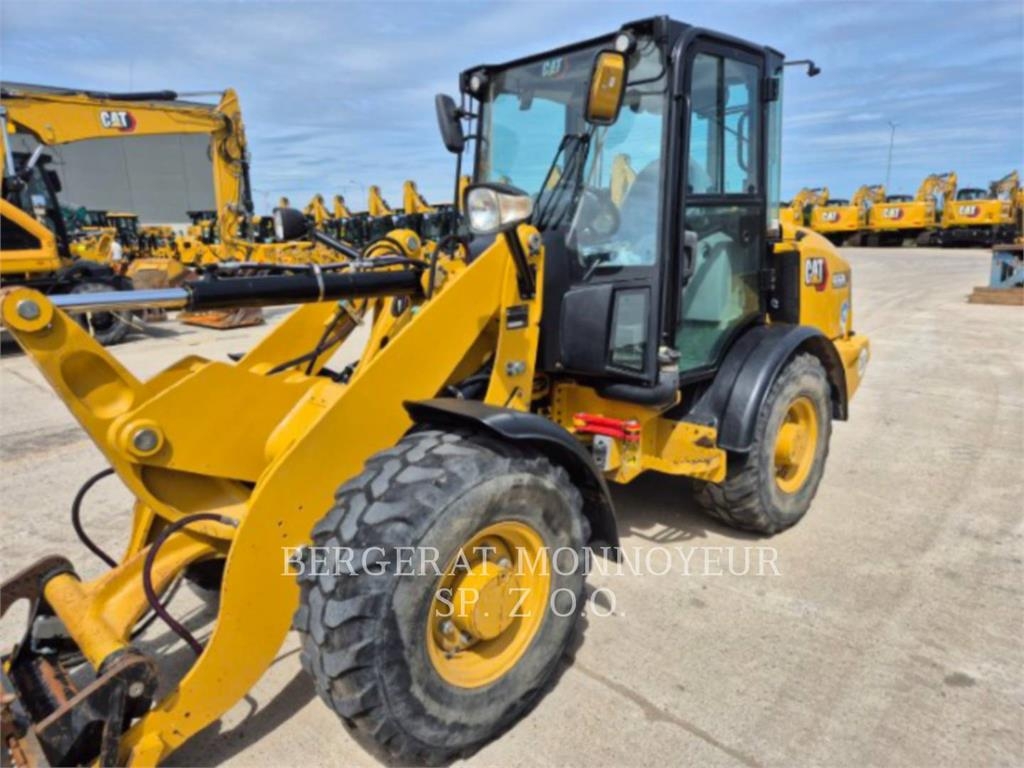 CAT 906M