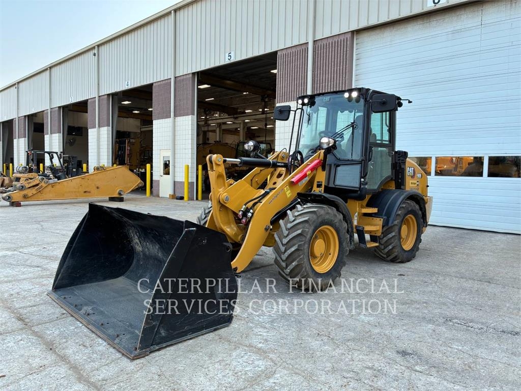 Chargeuse sur pneus Caterpillar 908-14 — occasion 2024, 3 442 h