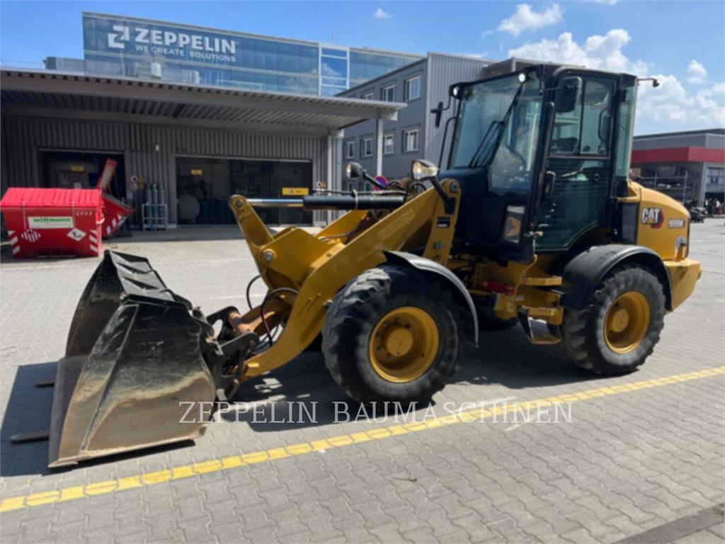 Chargeuse sur pneus Caterpillar 908M — occasion 2020, 4 067 h