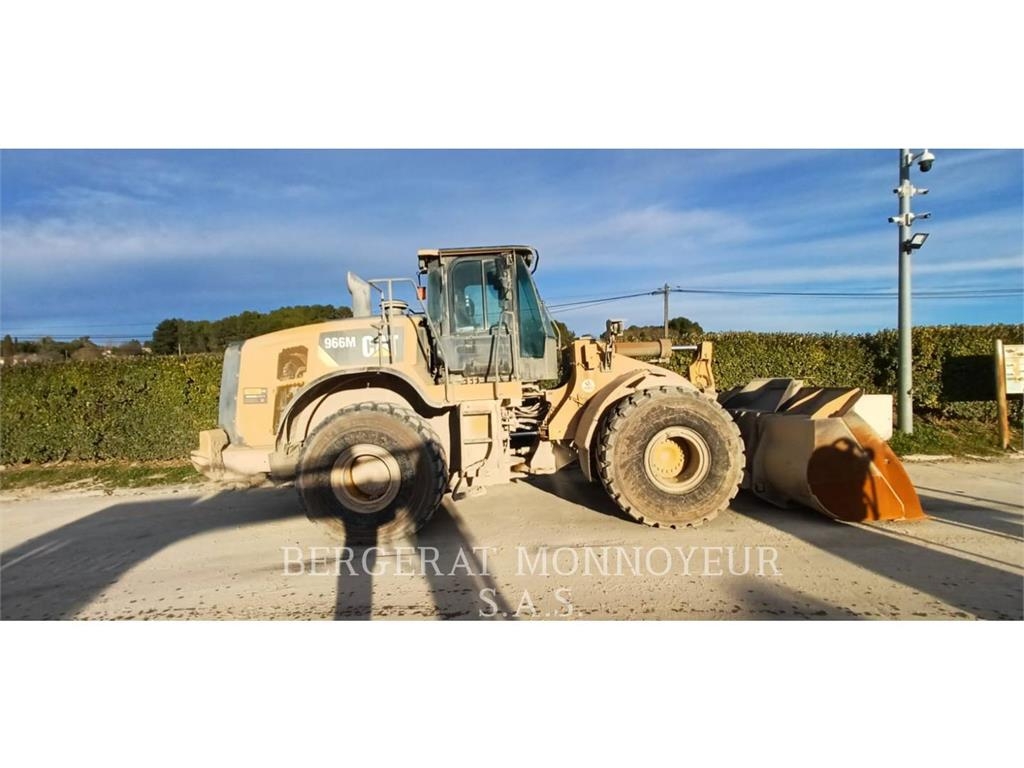 CAT 966M