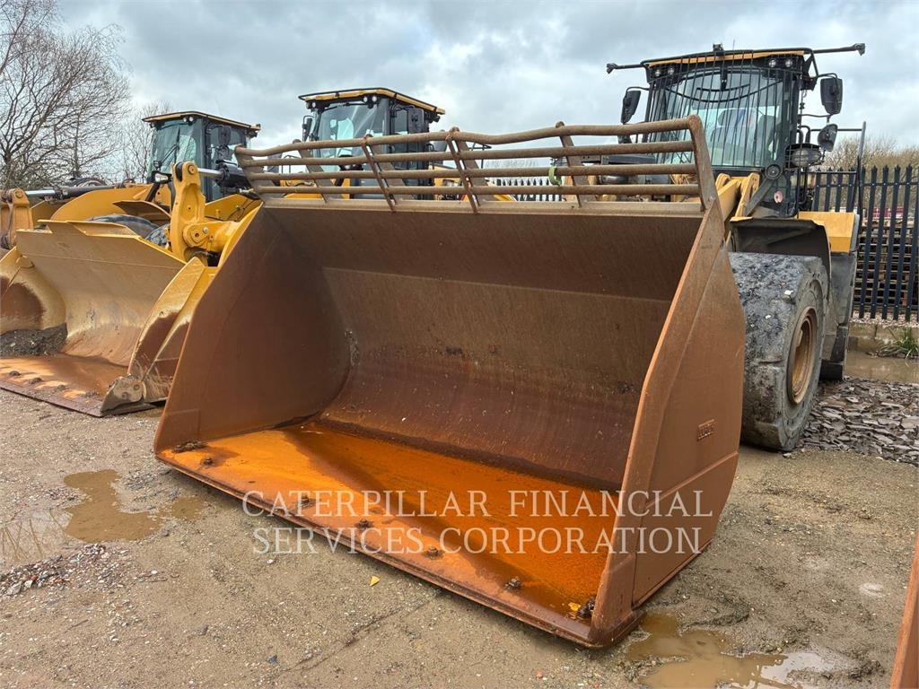 CAT 966M