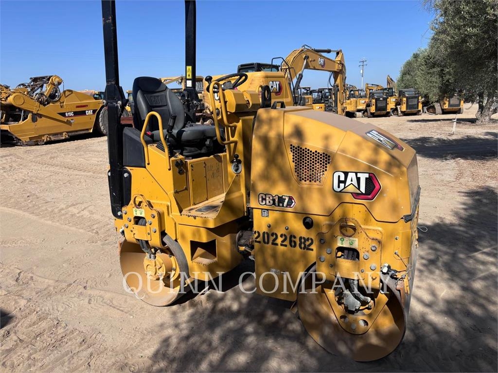 Rouleau tandem Caterpillar CB1.7 — occasion 2022, 324 h