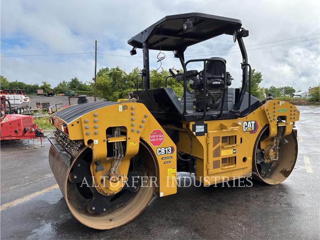Rouleau tandem Caterpillar CB13-01 — occasion 2023, 1 792 h