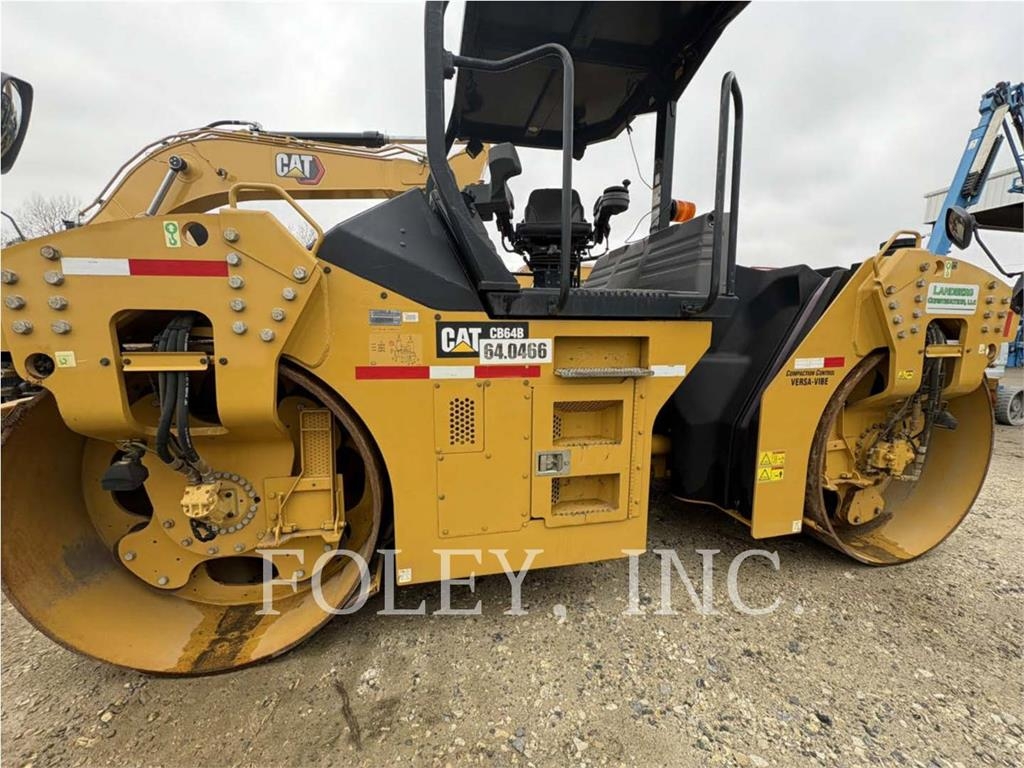 Rouleau tandem Caterpillar CB64B — occasion 2017, 2 510 h