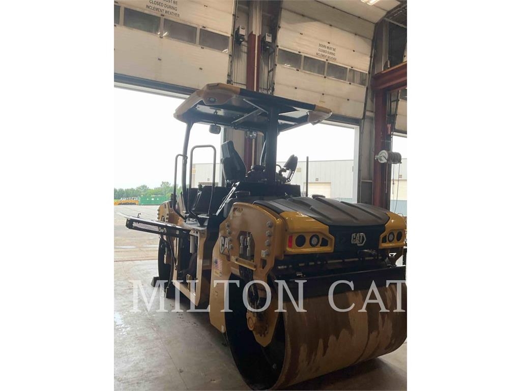 Rouleau tandem Caterpillar CB7 — occasion 2023, 96 h