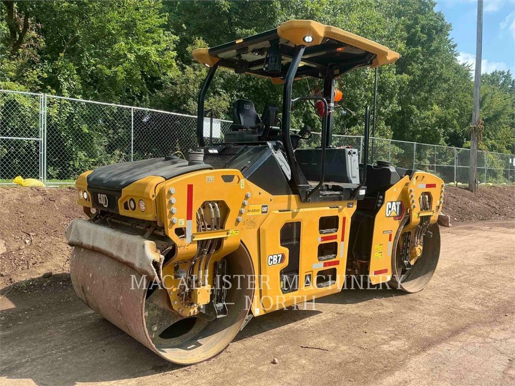 Rouleau tandem Caterpillar CB702 — occasion 2022, 717 h