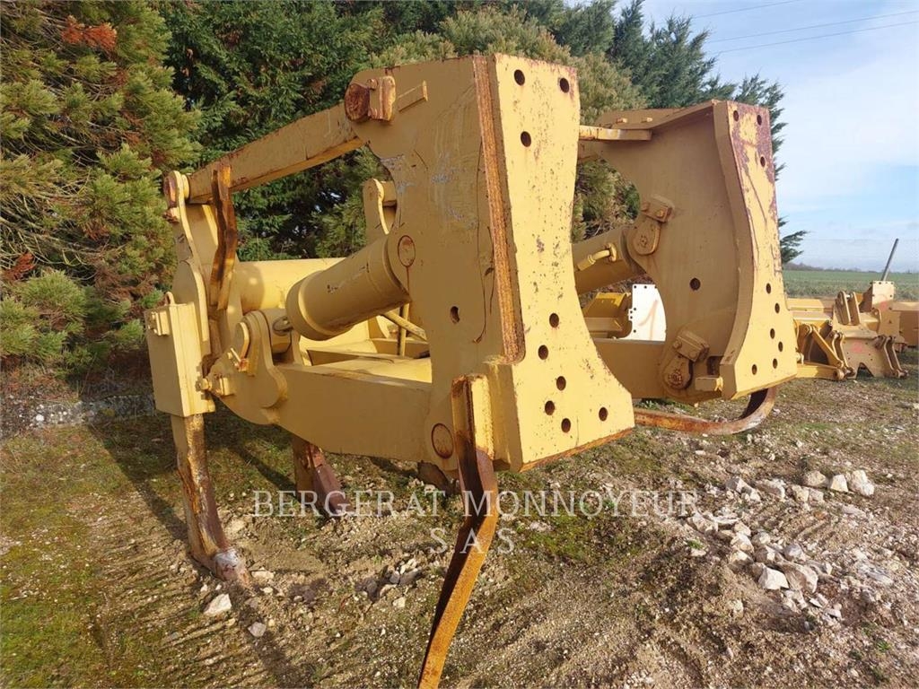 Charrue Caterpillar CHARRUE/RIPPER/POUR/BULL/D7H/D7R — occasion 2000, 1 500 h