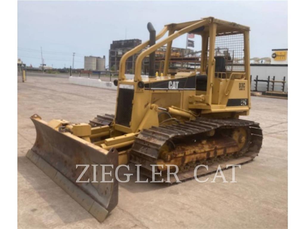 Bulldozer Caterpillar D3C — occasion 1989, 5 675 h