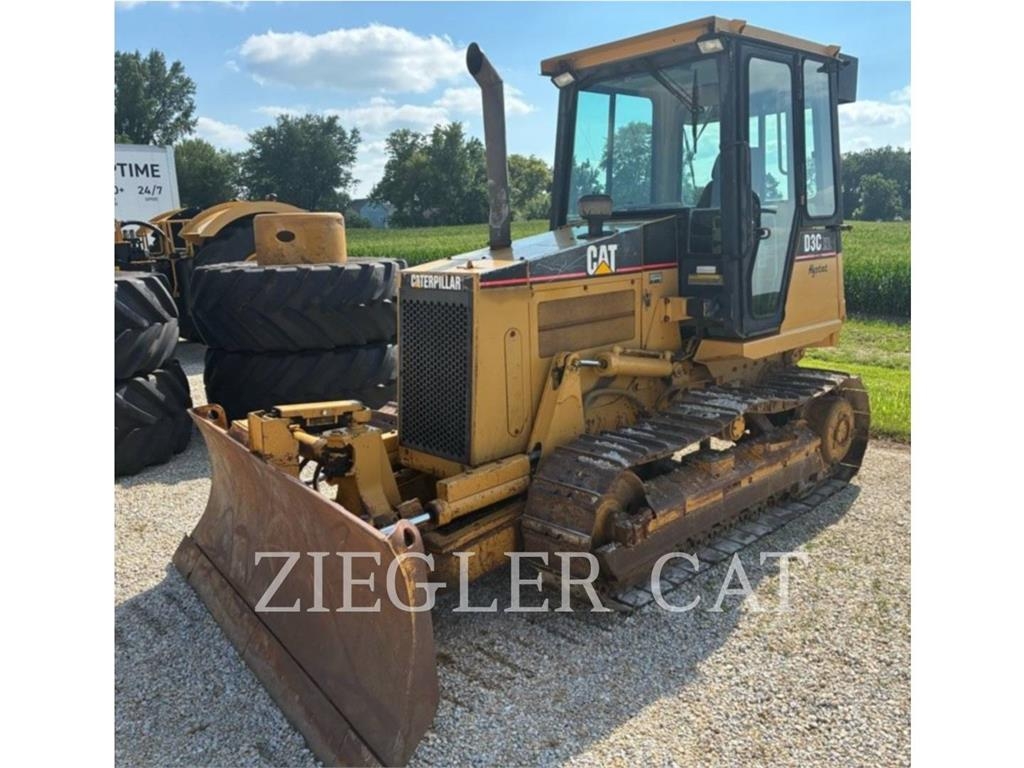 Bulldozer Caterpillar D3CIIIXL — occasion 2001, 4 970 h