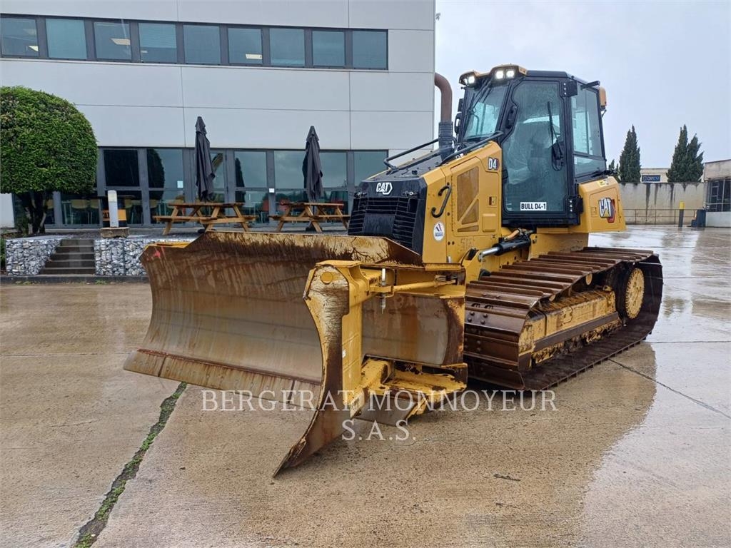 CAT D4