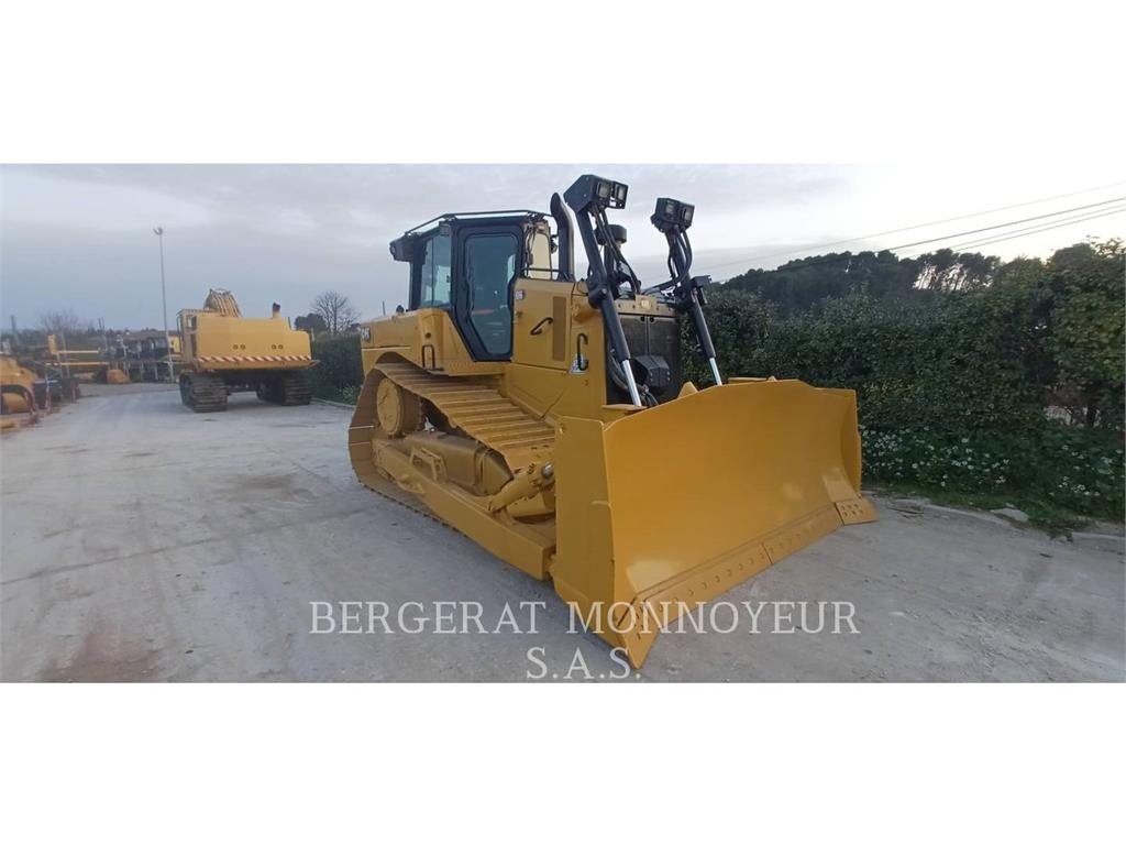 CAT D6