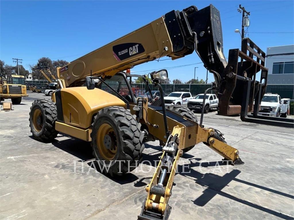Chariot télescopique Caterpillar TL1255D — occasion 2016, 2 777 h
