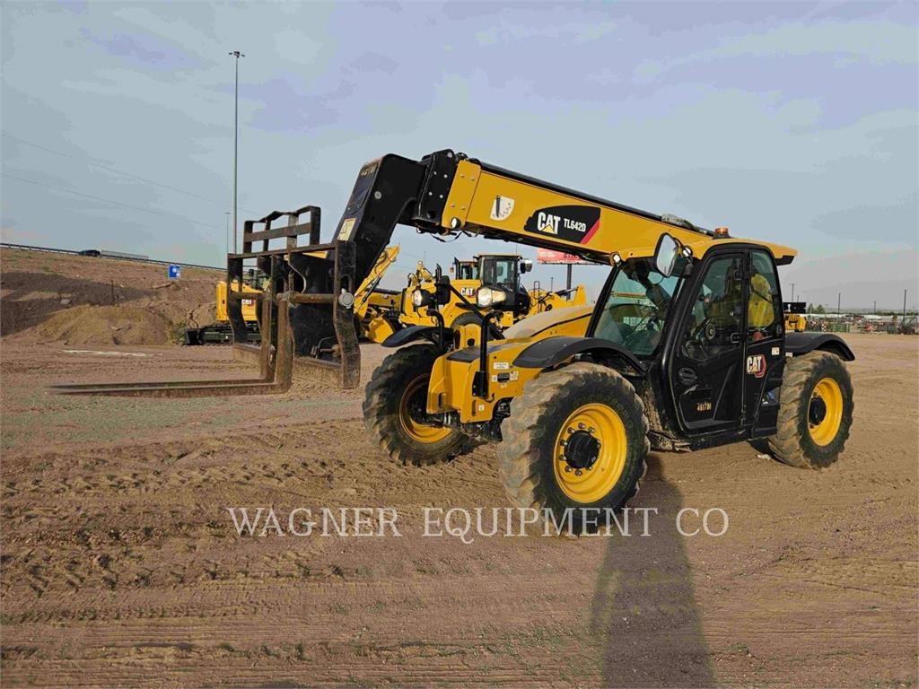 Chariot télescopique Caterpillar TL642D — occasion 2020, 2 062 h