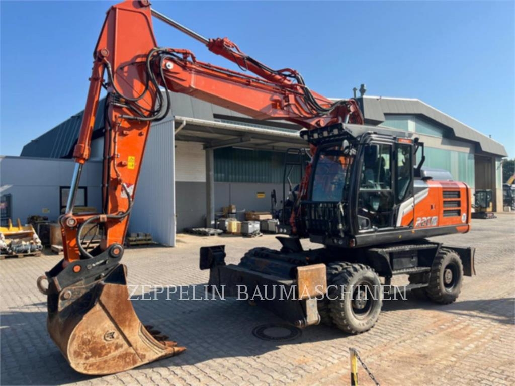 Pelle sur pneus Hitachi ZX220W-7 — occasion 2022, 2 093 h