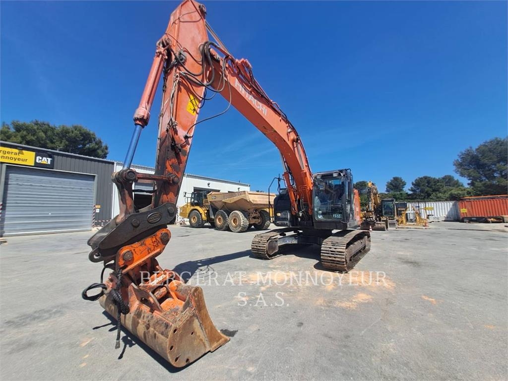 Hitachi ZX225