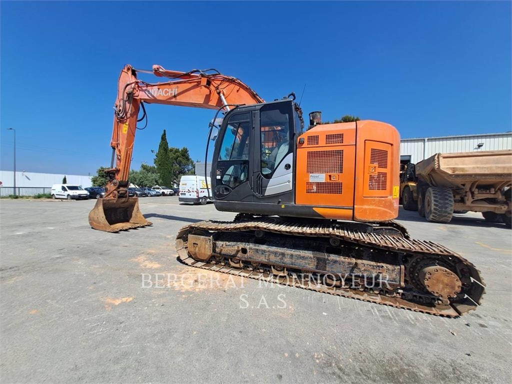 Hitachi ZX225