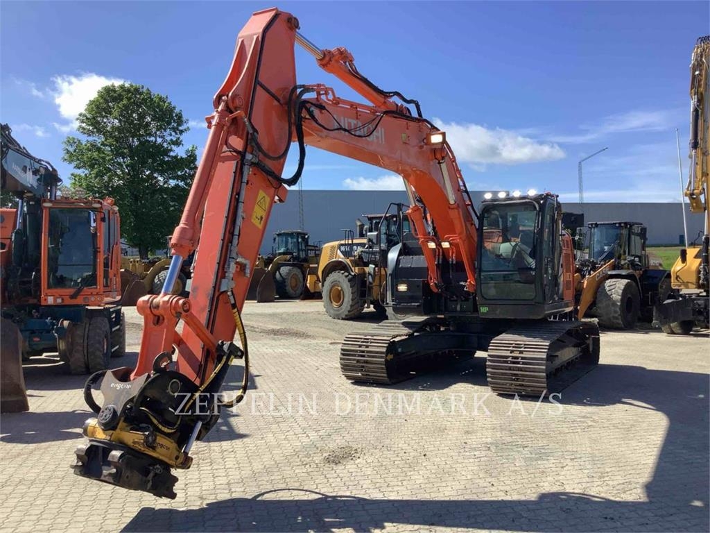 Hitachi ZX225