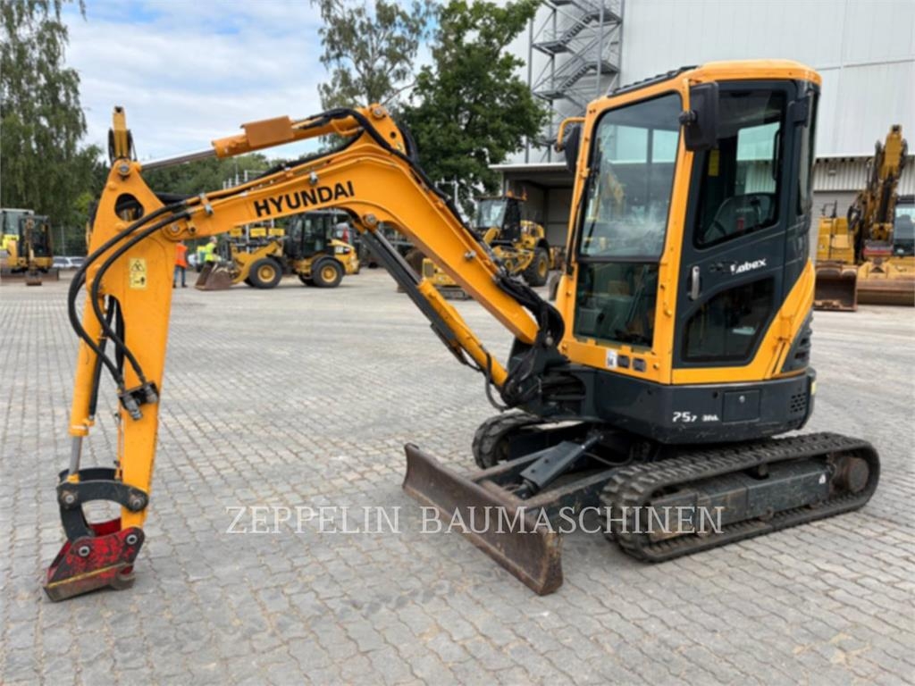 Pelle sur chenilles Hyundai R25Z-9AK — occasion 2020, 1 818 h