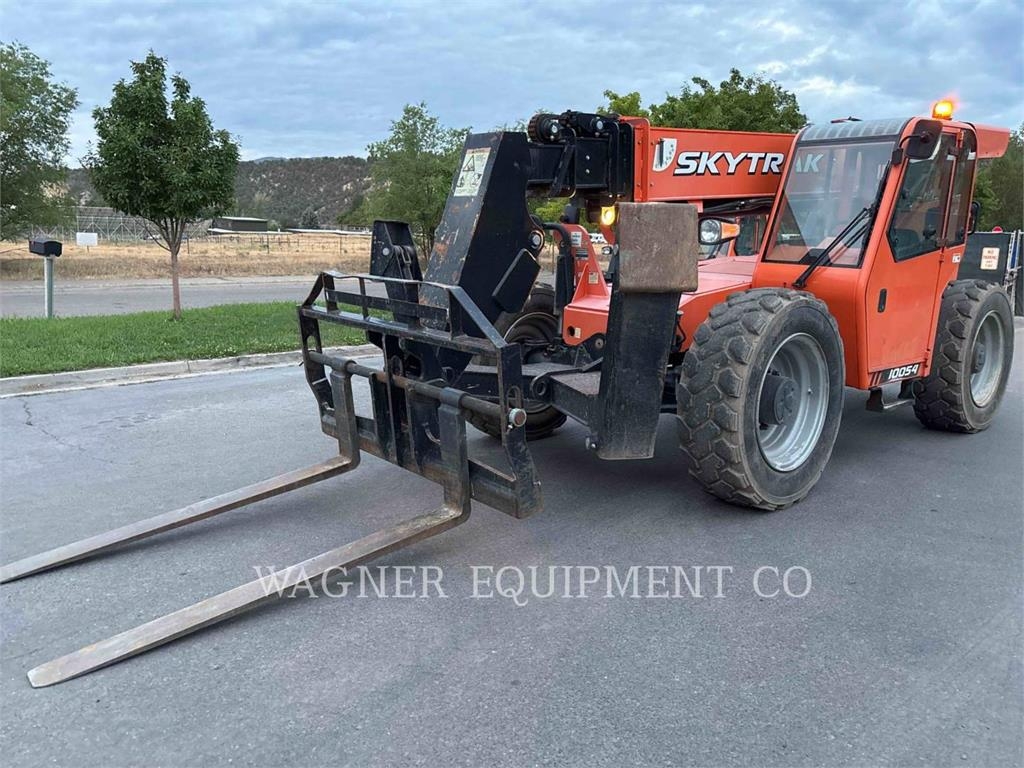 JLG 10054
