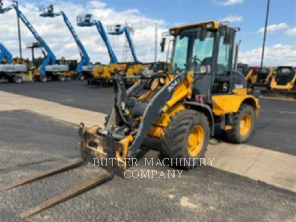 Mini-chargeuse John Deere & CO. 304J — occasion 2011, 8 084 h