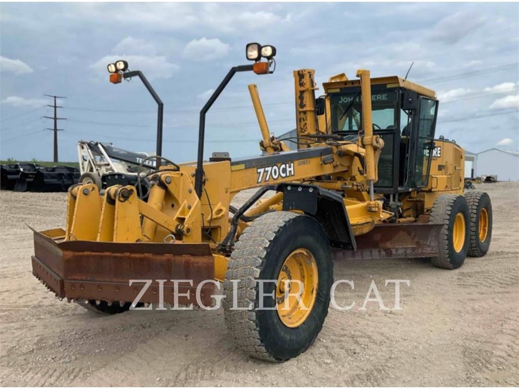 Niveleuse John Deere & CO. 770CH — occasion 2004, 15 281 h