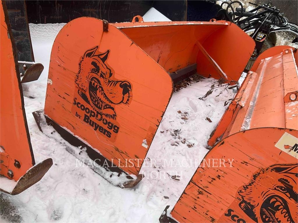 Souffleuse à neige MISCELLANEOUS MFGRS SCOOP DOGG — occasion 2011