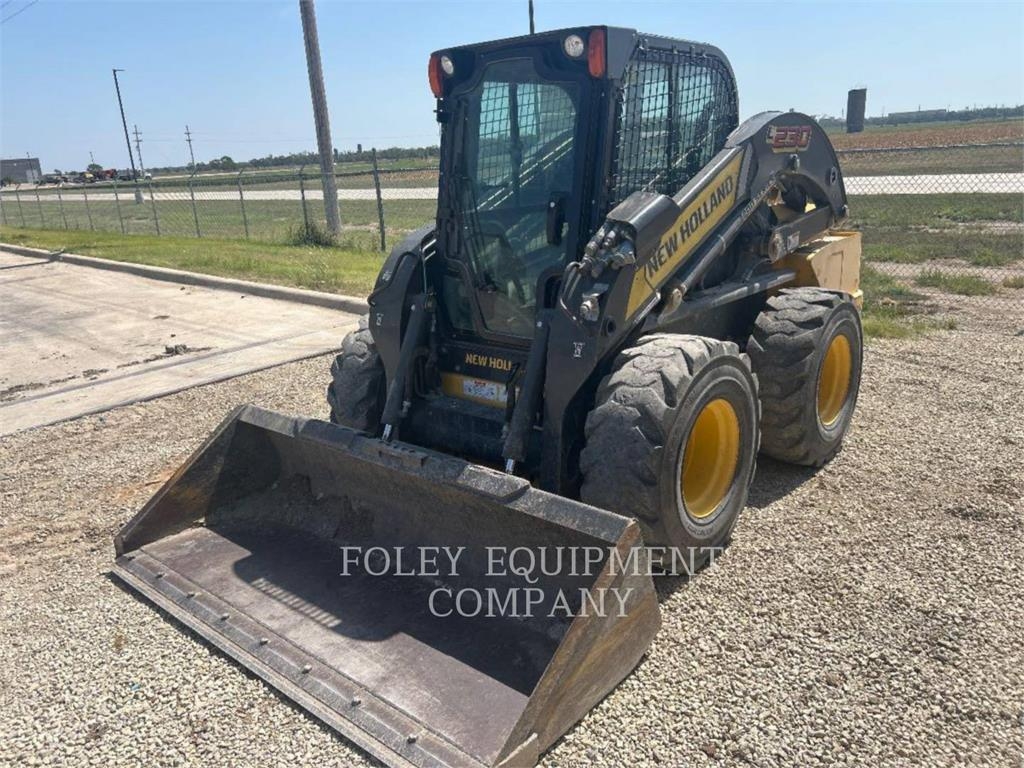 Chargeuse compacte New Holland L230 — occasion 2015, 2 190 h