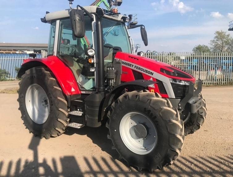 Massey Ferguson 5S.145