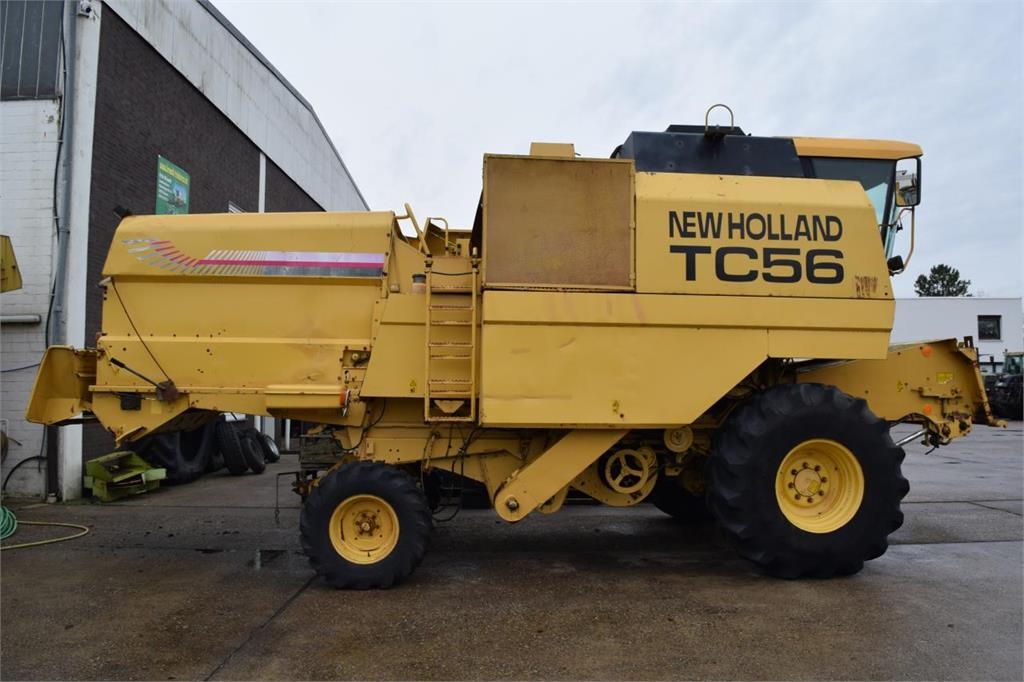 Moissonneuse-batteuse New Holland TC 56 — occasion 1998, 3 293 h