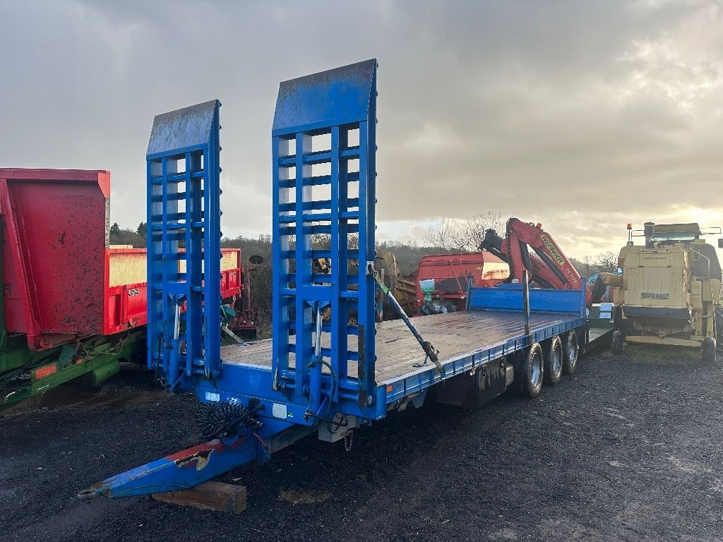 Stewart Plant trailer with crane