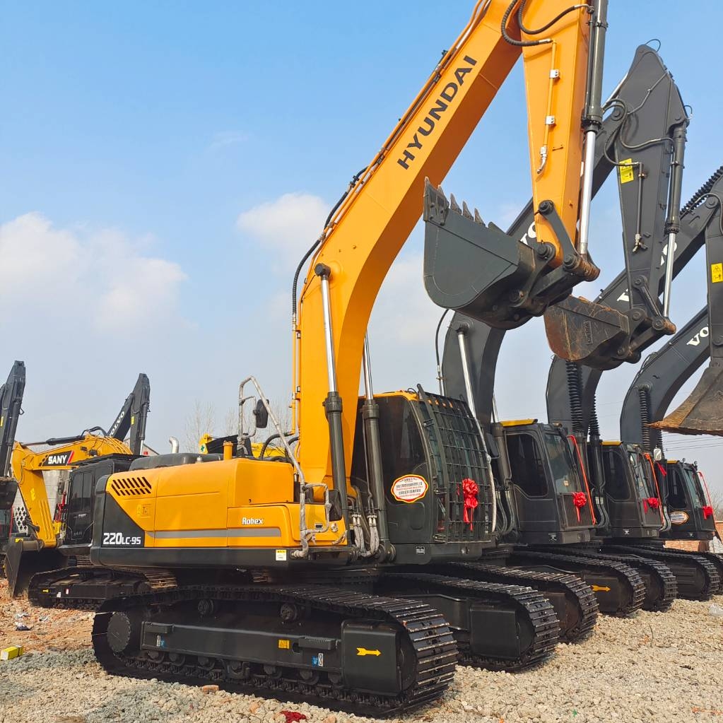 Pelle sur chenilles Hyundai R220LC-9S — occasion 2024, 500 h