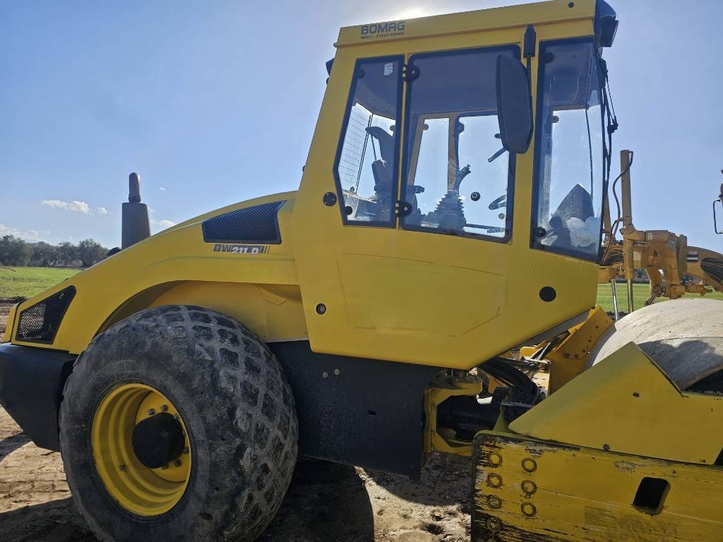 Bomag BW 211 D-4