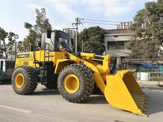 Chargeuse sur pneus Komatsu WA 380 — occasion 2023, 1 500 h