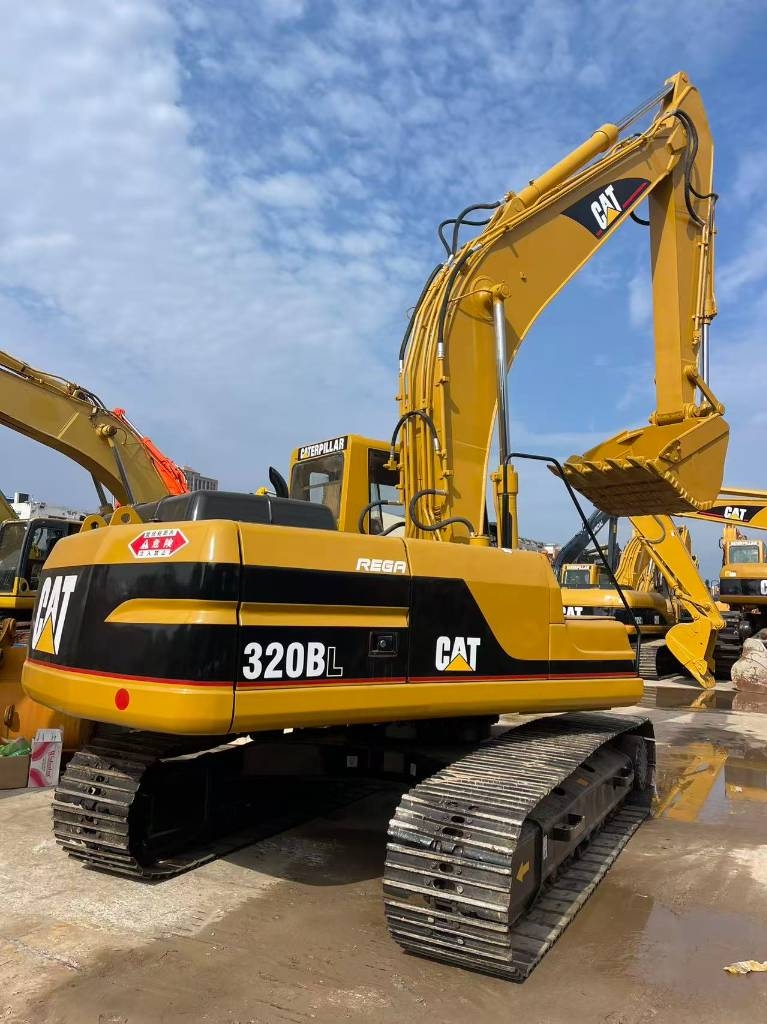 Pelle sur chenilles Caterpillar 320 B L — occasion 2022, 2 166 h