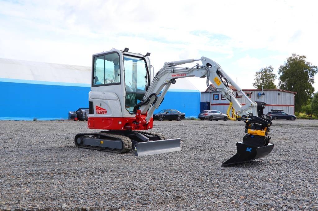 Mini-pelle Takeuchi TB325R — occasion 2025