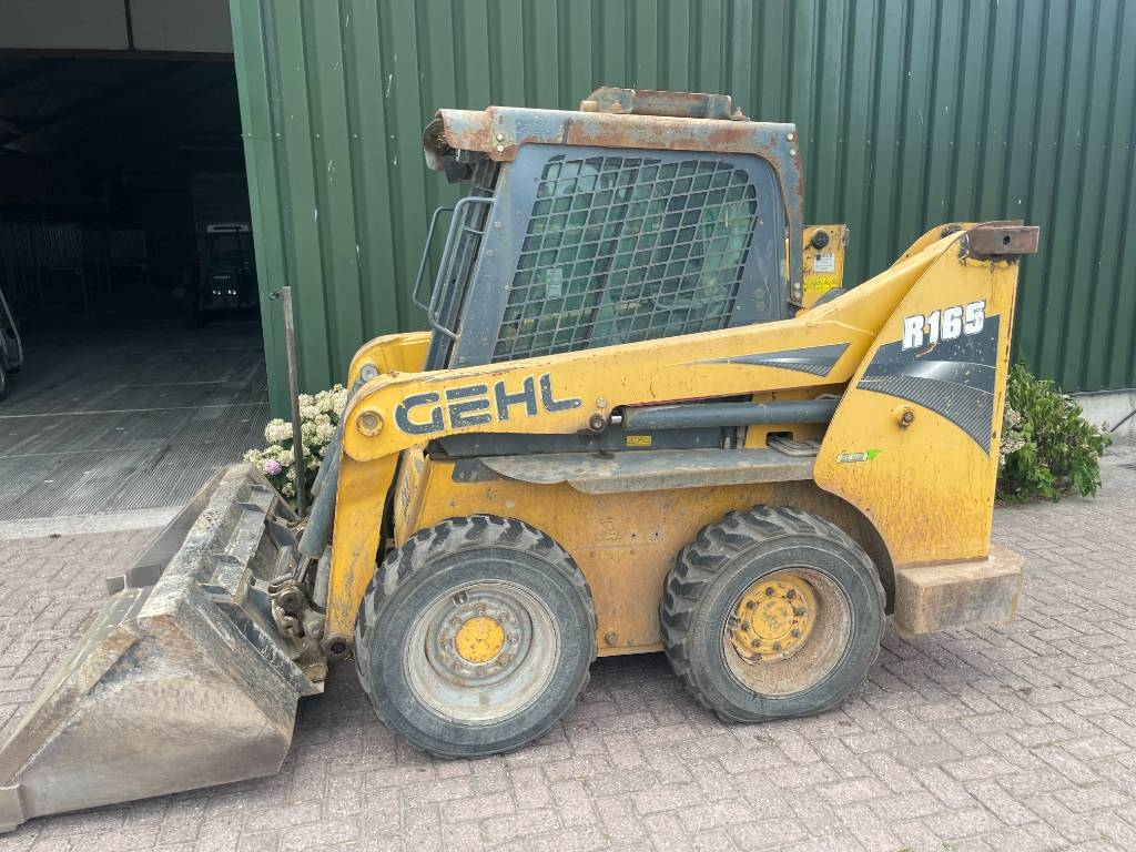 Gehl R 165 skidster bobcat
