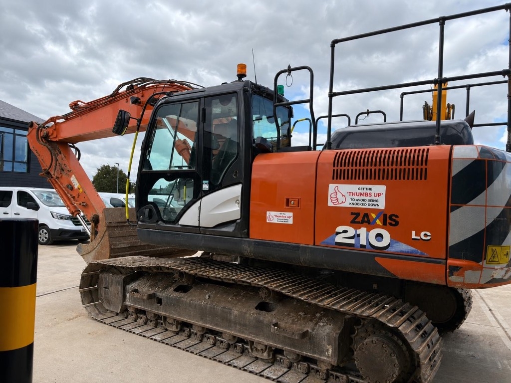 Pelle sur chenilles Hitachi Zx210-6 LC-6 — occasion 2020, 8 000 h