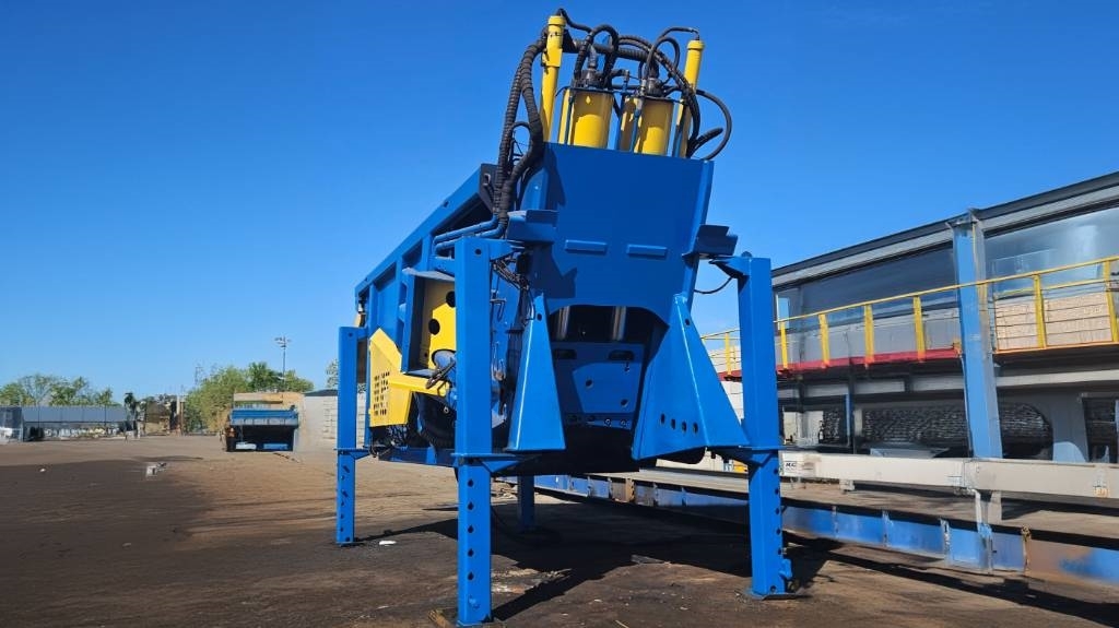 Bonfiglioli Prasonożyce SQUALO 2000T electric scrap shears