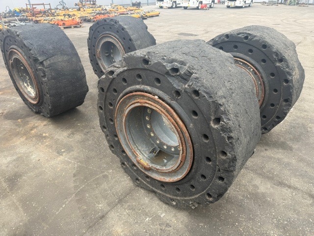 Liebherr L 550 FULL WHEEL SET