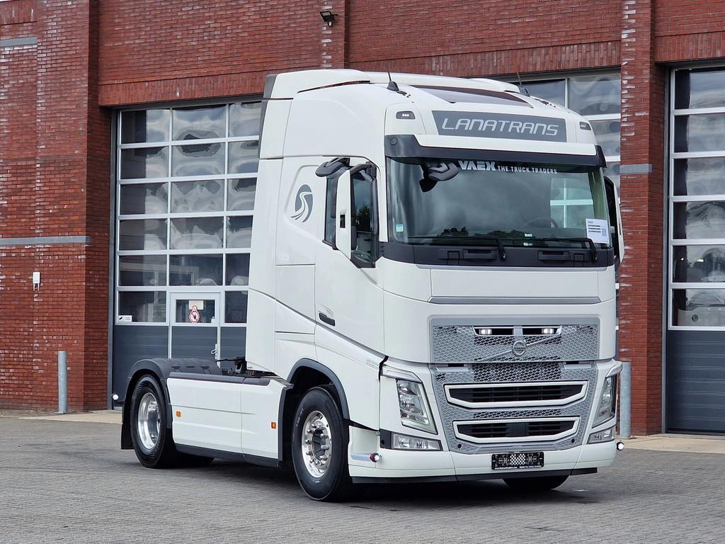 Volvo FH 13.460 Globetrotter 4x2 - Full spoiler - 2x tan