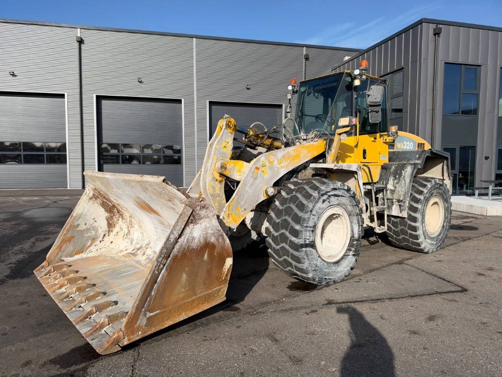 Chargeuse sur pneus Komatsu WA320-5H 4x2 Wheelloader — occasion 2004, 13 194 h